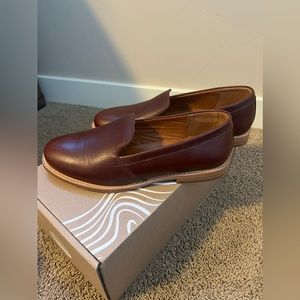 Reddish brown loafers! Size 8 but fit smaller!